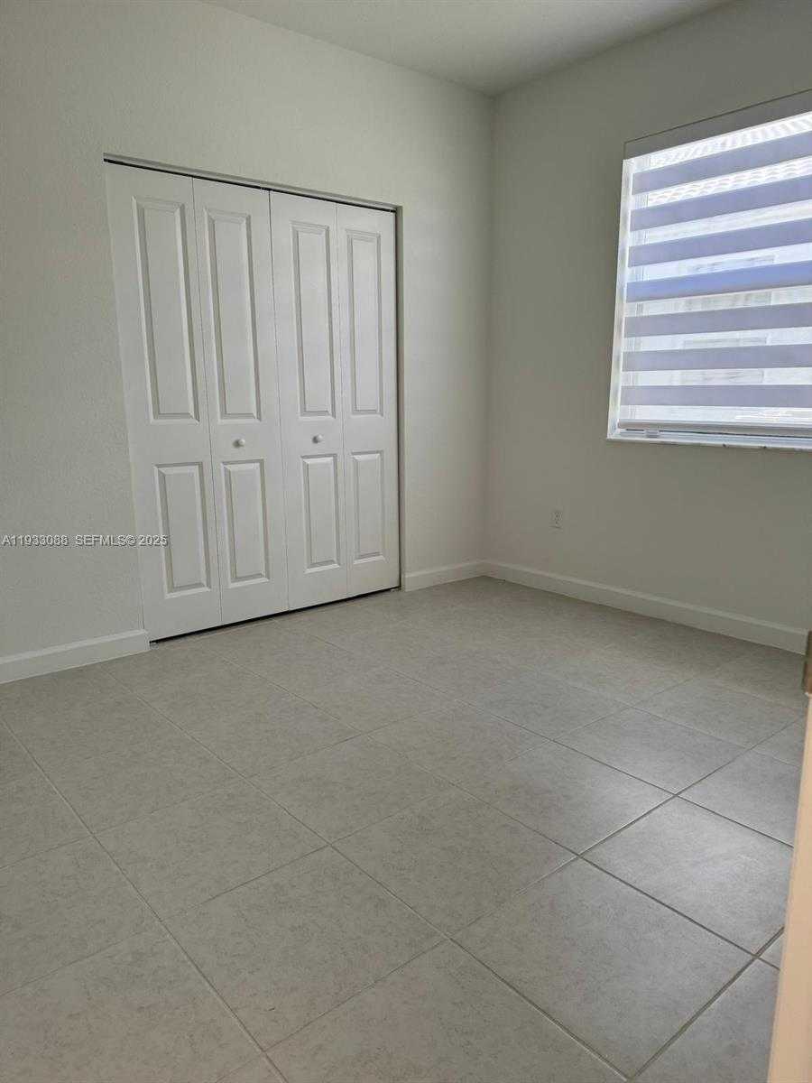 Small Image of Miami Number 6