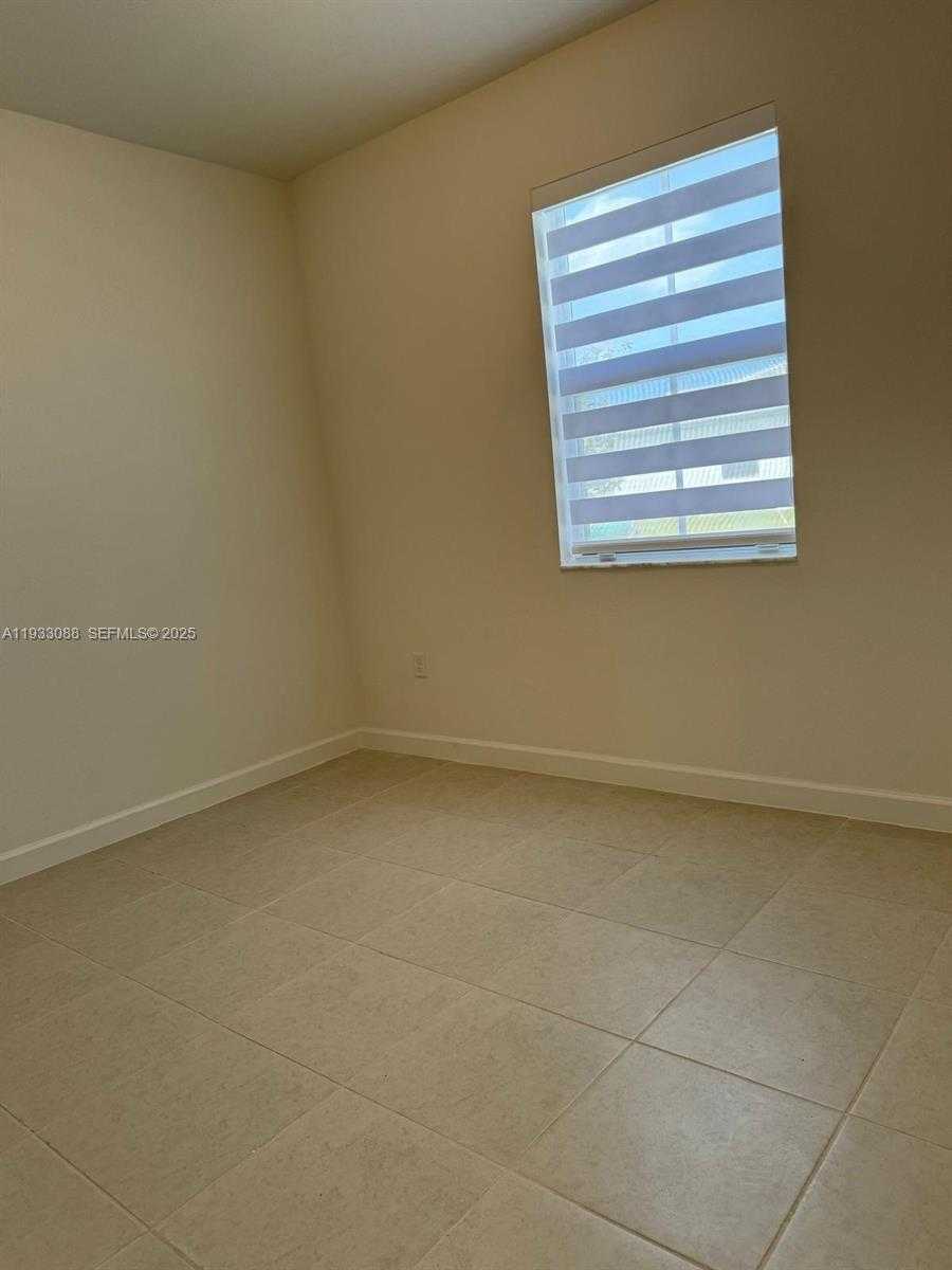 Small Image of Miami Number 7