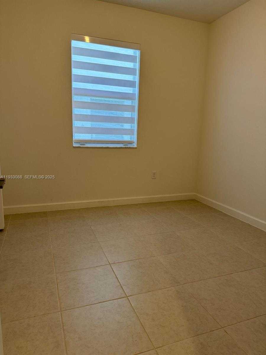 Small Image of Miami Number 8