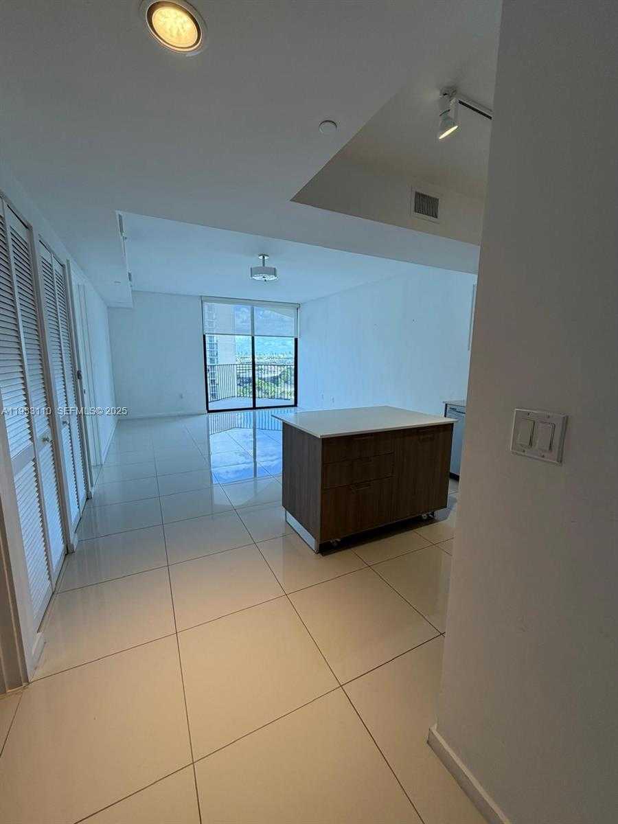 Small Image of 5300 PASEO BLVD #1107, Doral Number 23