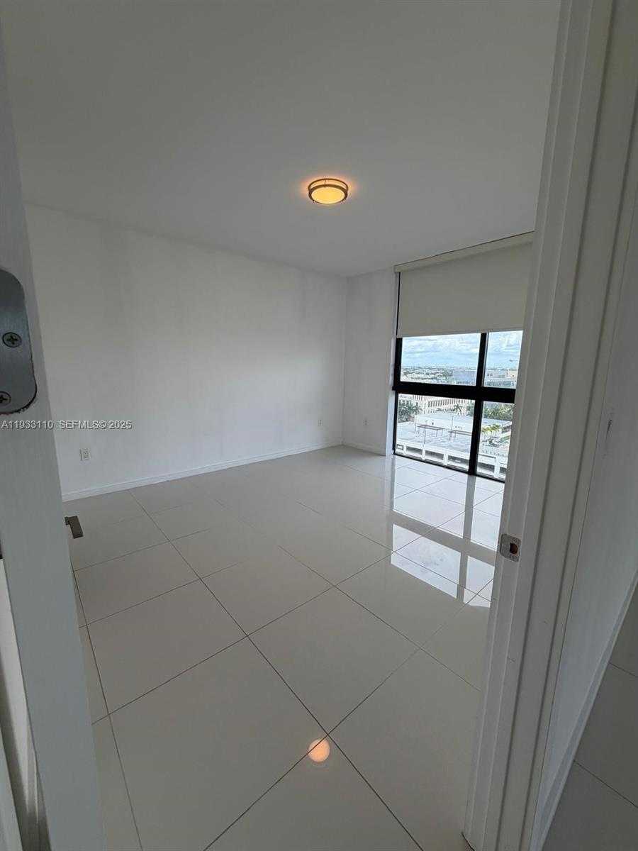 Small Image of 5300 PASEO BLVD #1107, Doral Number 32