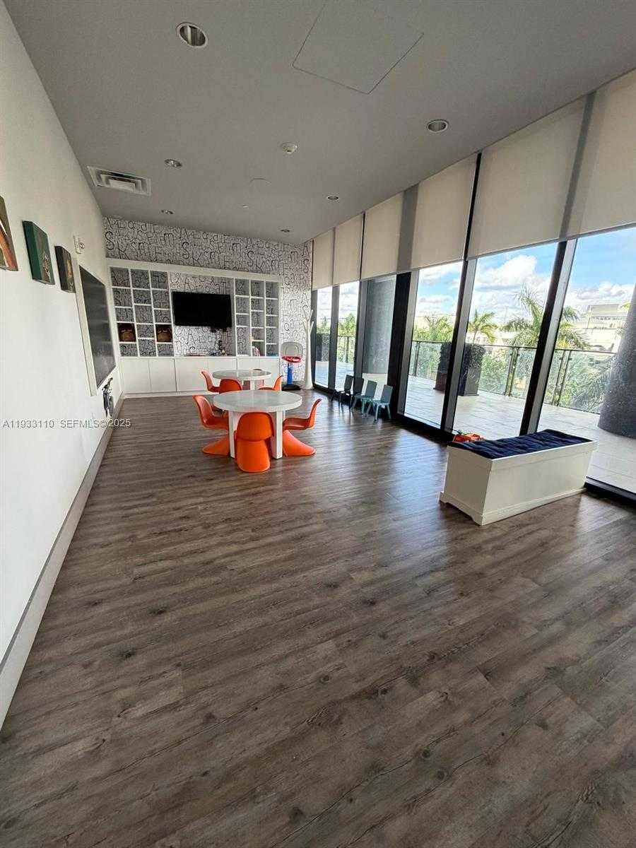 Small Image of 5300 PASEO BLVD #1107, Doral Number 39