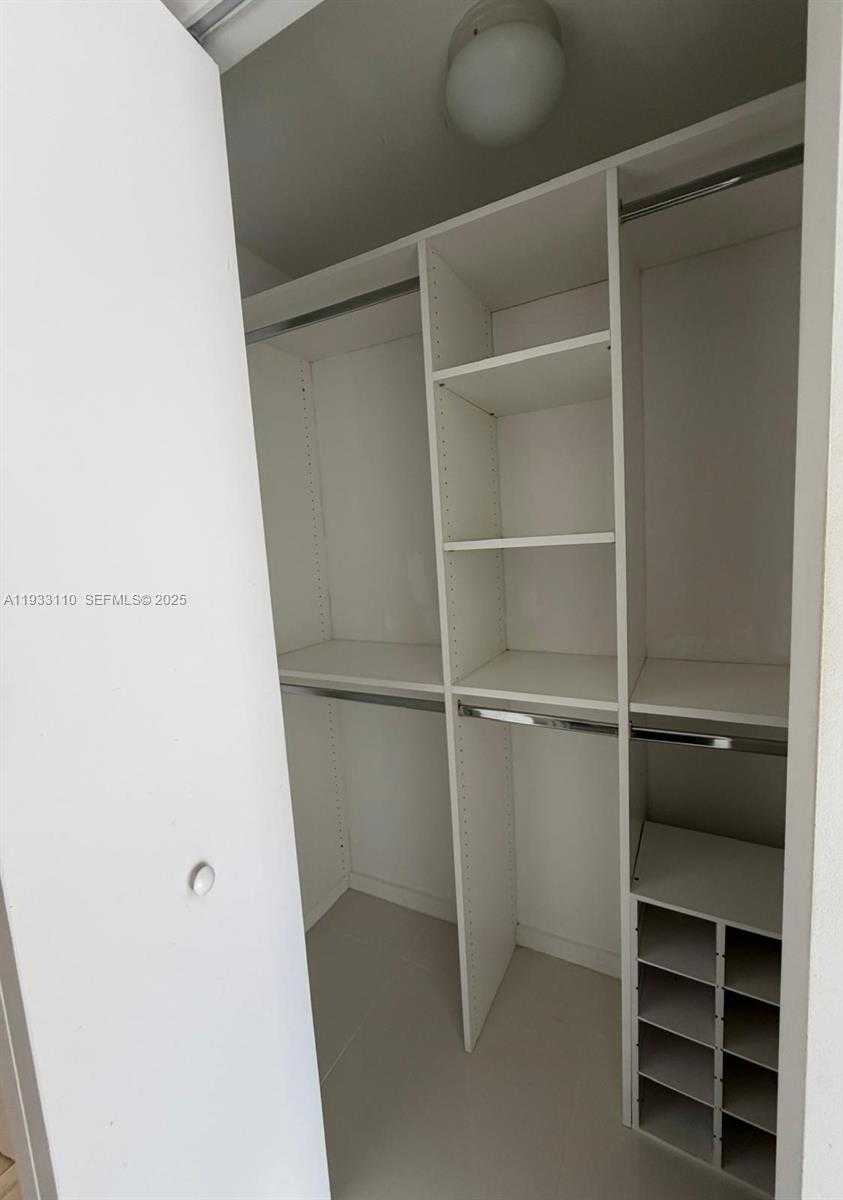 Small Image of 5300 PASEO BLVD #1107, Doral Number 44