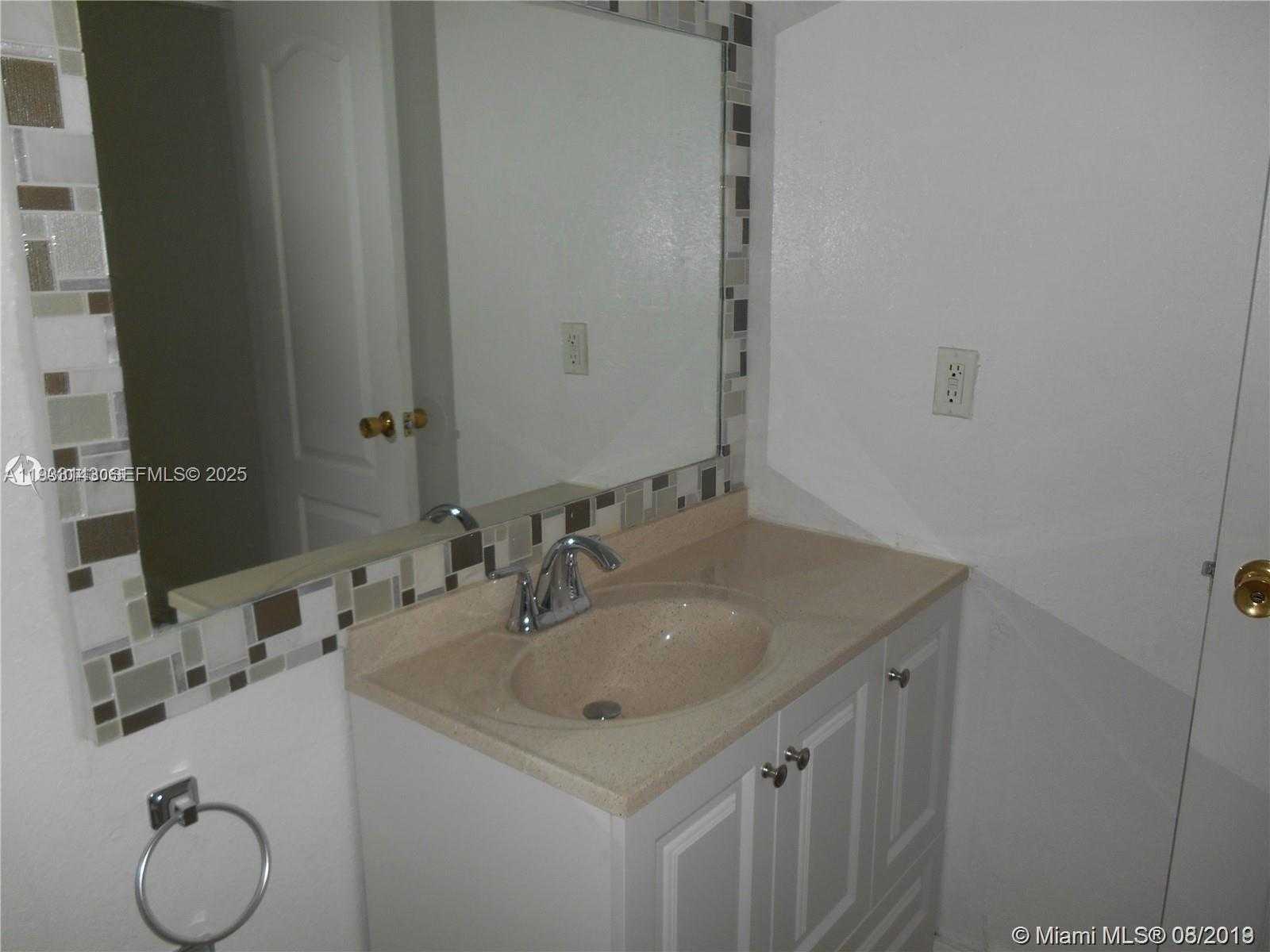 Small Image of 5122 NORTH WEST 79TH AVE #305, Doral Number 2