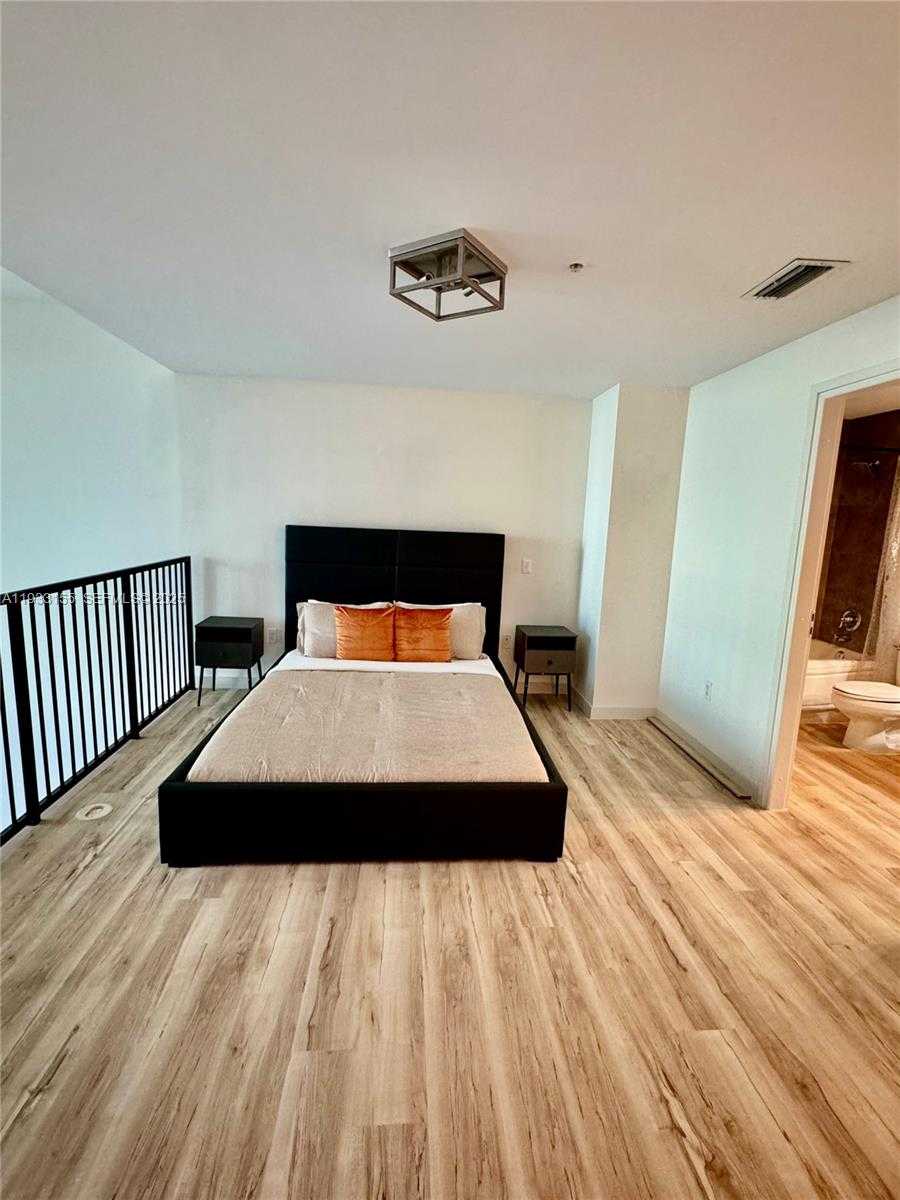 Small Image of 300 SOUTH BISCAYNE BLVD #L-1210, Miami Number 25