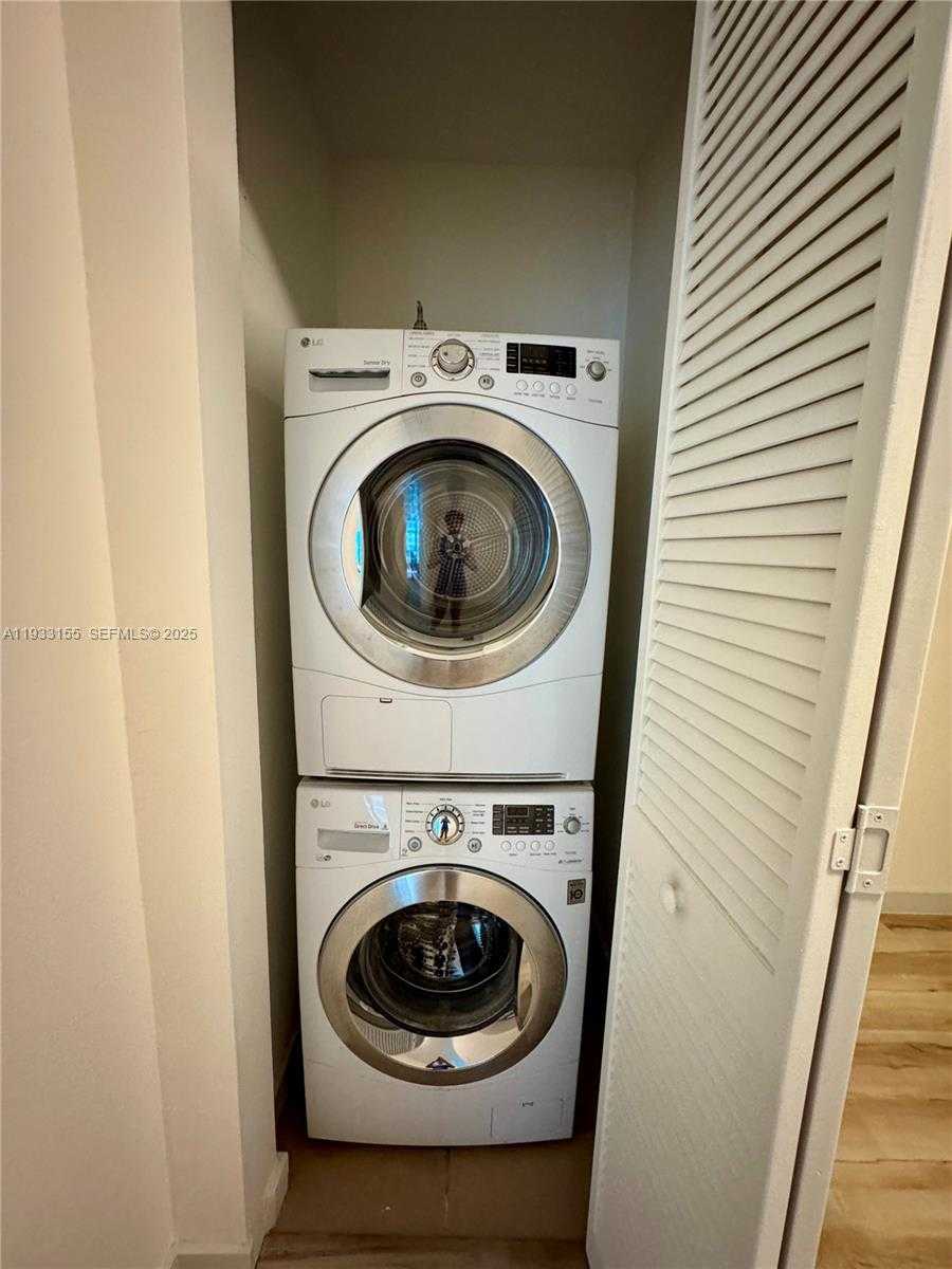 Small Image of 300 SOUTH BISCAYNE BLVD #L-1210, Miami Number 26