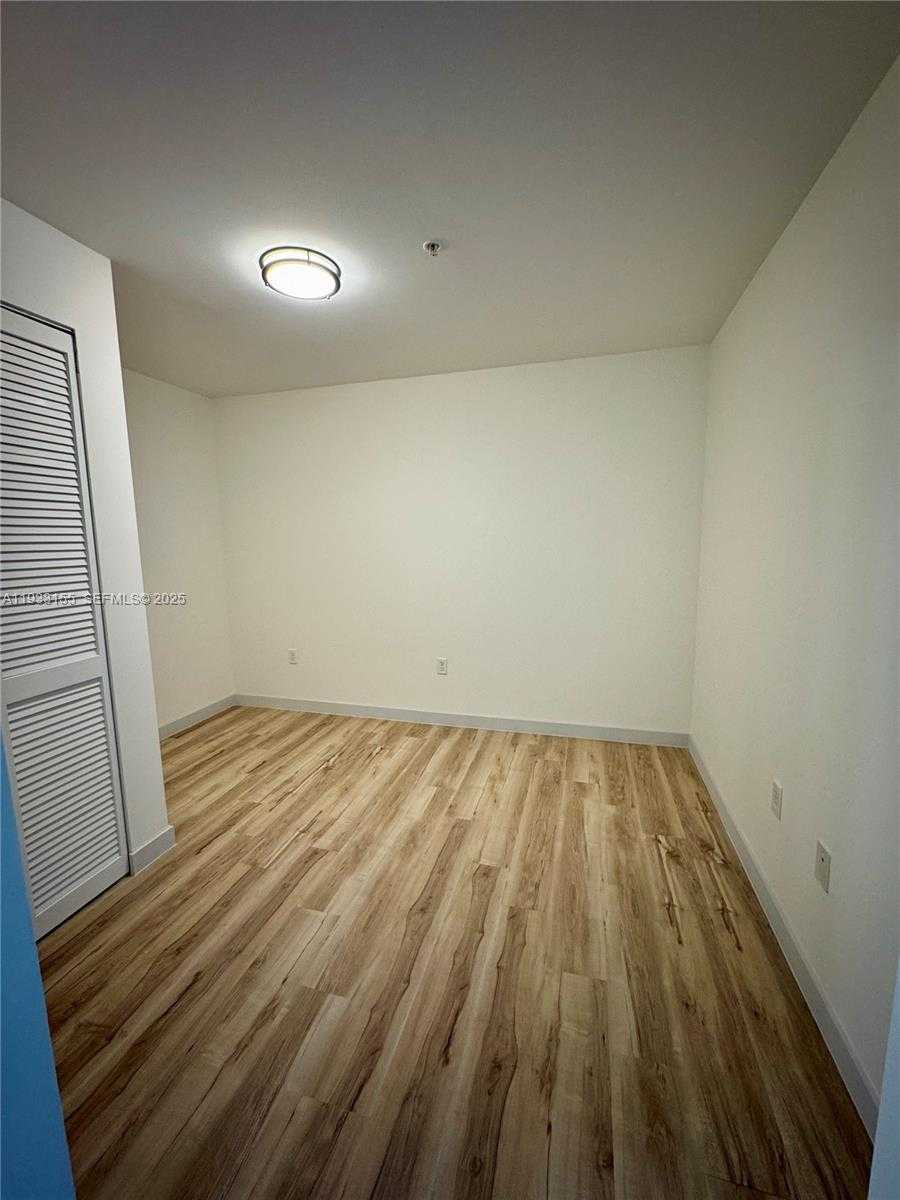 Small Image of 300 SOUTH BISCAYNE BLVD #L-1210, Miami Number 27