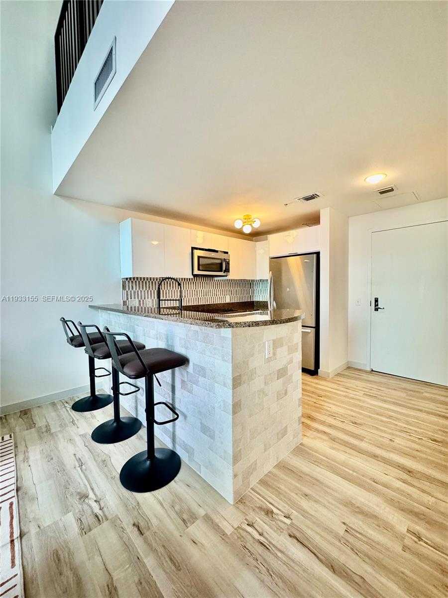 Small Image of 300 SOUTH BISCAYNE BLVD #L-1210, Miami Number 7