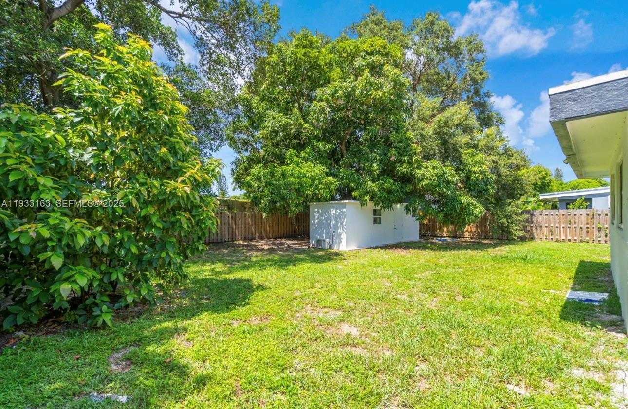 Small Image of 1735 NORTH EAST 147TH ST #1735, Miami Number 11