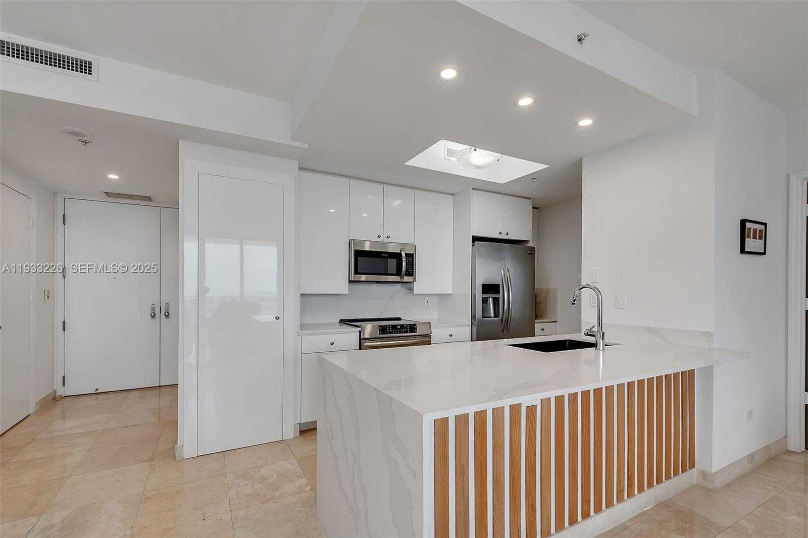 Small Image of 848 BRICKELL KEY DR #1803, Miami Number 2