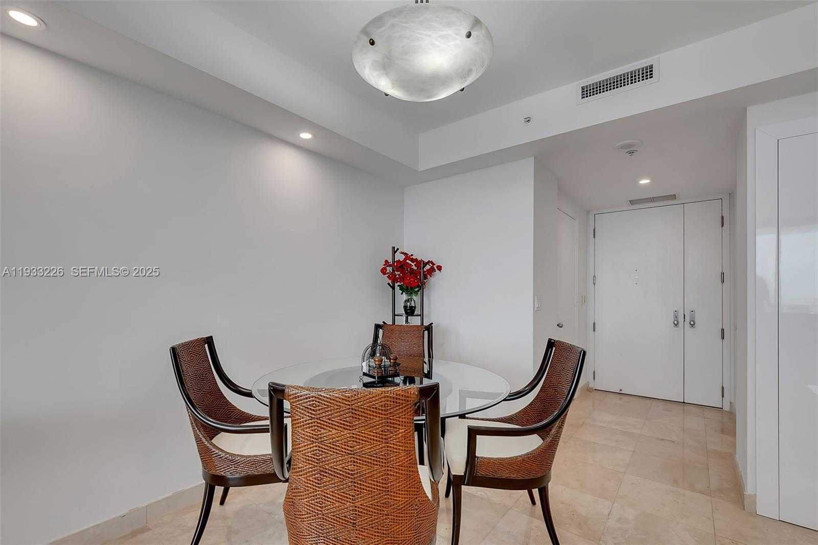 Small Image of 848 BRICKELL KEY DR #1803, Miami Number 3