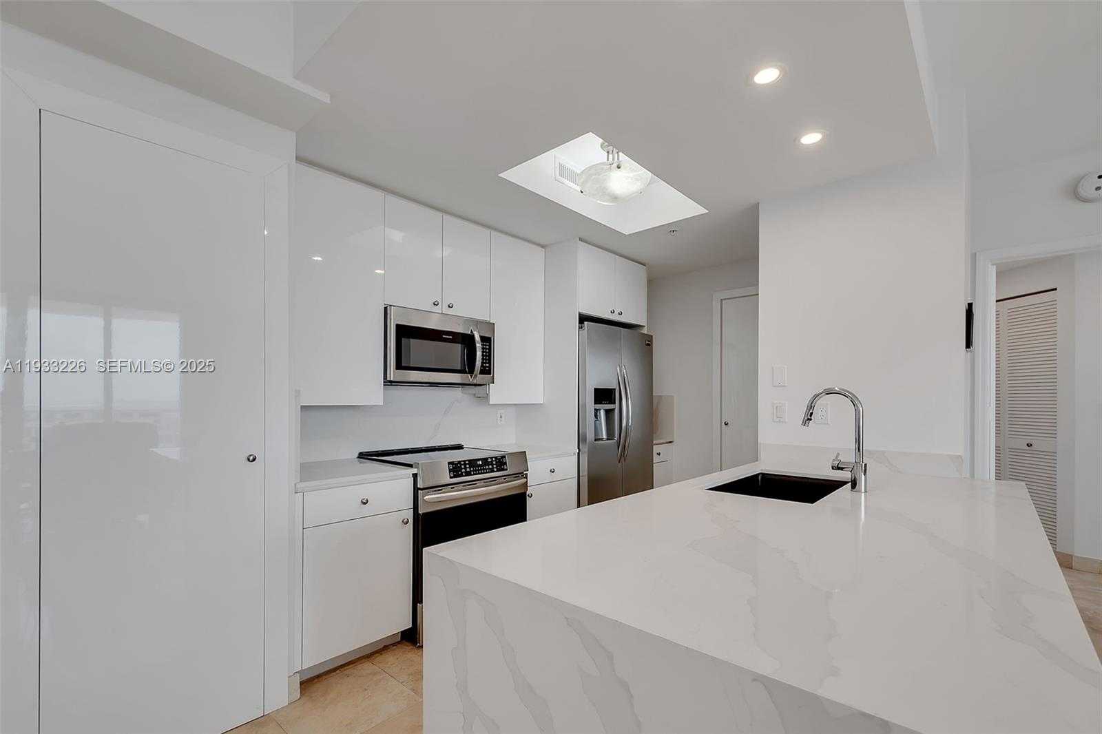 Small Image of 848 BRICKELL KEY DR #1803, Miami Number 5