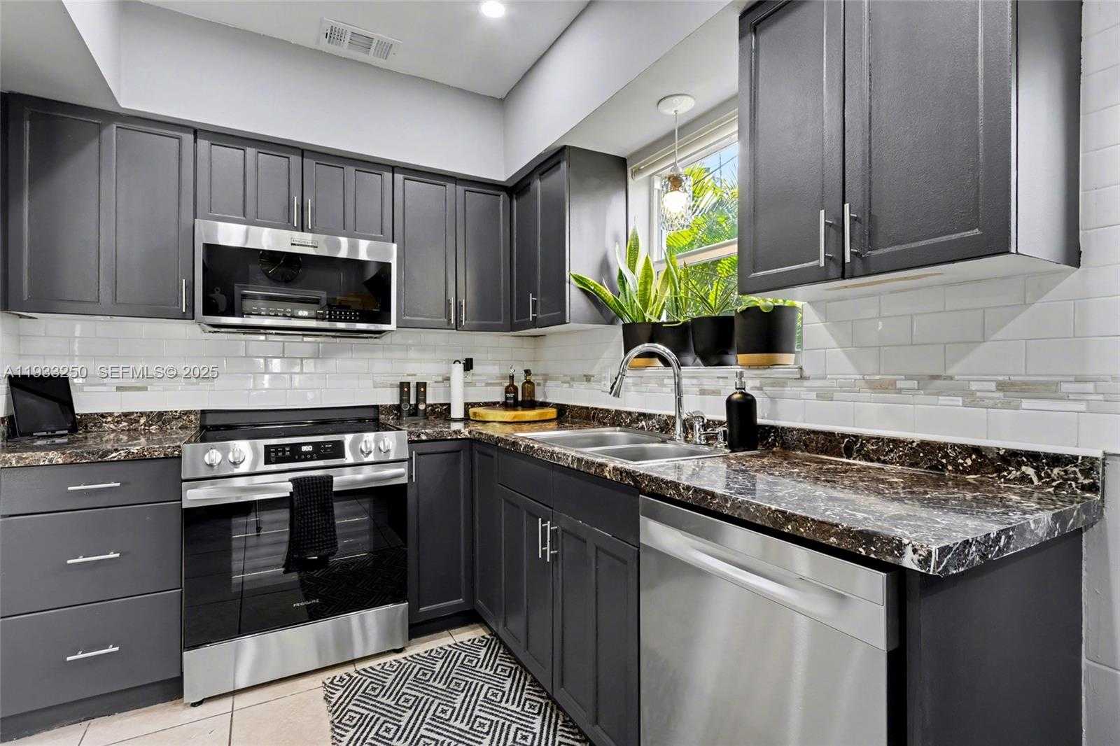 Small Image of 818 NORTH WEST 29TH CT, Wilton Manors Number 8