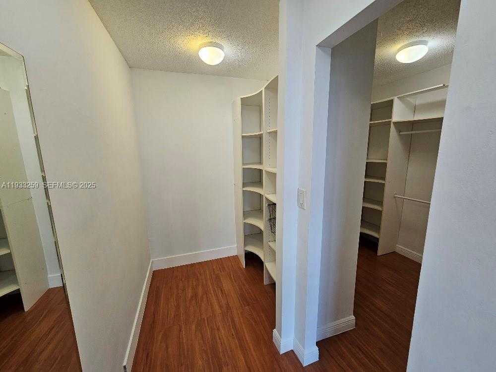 Small Image of 1300 NORTH EAST MIAMI GARDENS DR #706E, Miami Number 13