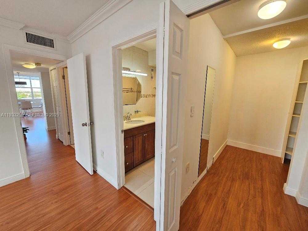 Small Image of 1300 NORTH EAST MIAMI GARDENS DR #706E, Miami Number 14