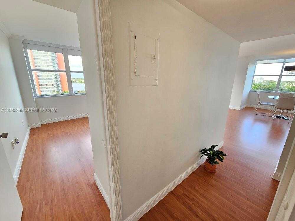 Small Image of 1300 NORTH EAST MIAMI GARDENS DR #706E, Miami Number 21