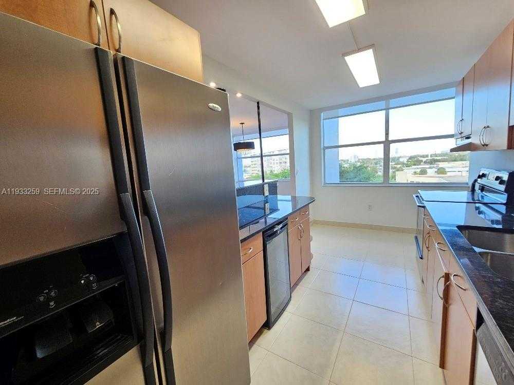 Small Image of 1300 NORTH EAST MIAMI GARDENS DR #706E, Miami Number 4