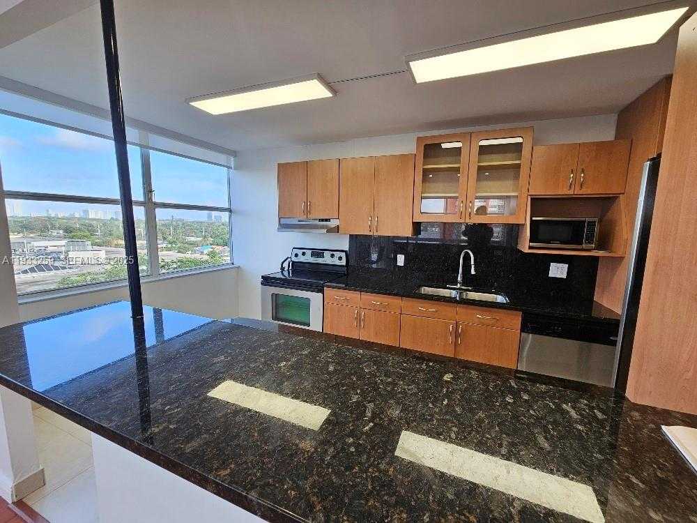 Small Image of 1300 NORTH EAST MIAMI GARDENS DR #706E, Miami Number 5