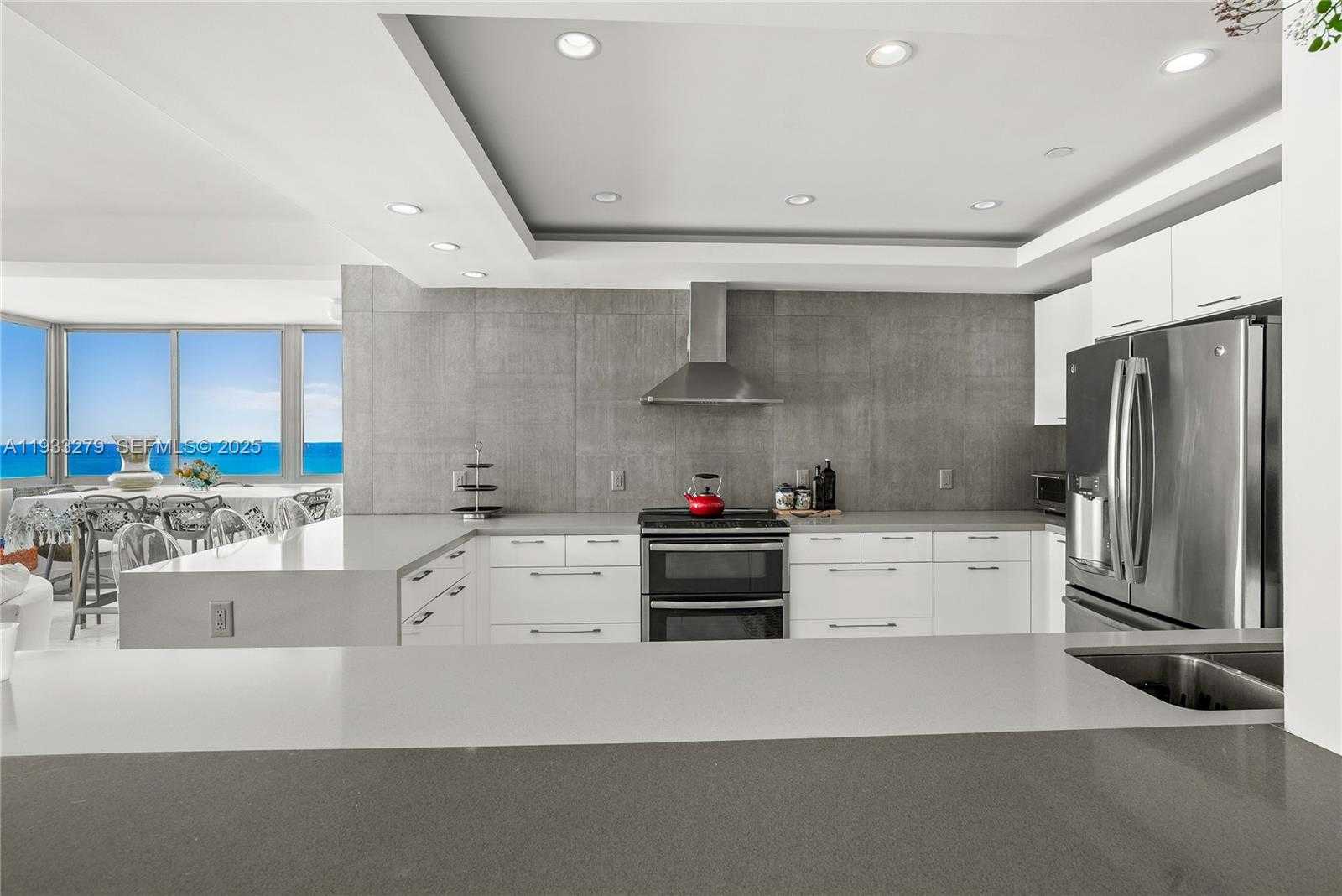 Small Image of 5055 COLLINS AVE #11C, Miami Beach Number 6