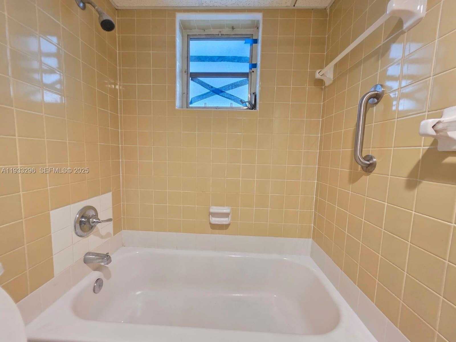 Small Image of 1330 WEST 54TH ST #108C, Hialeah Number 14