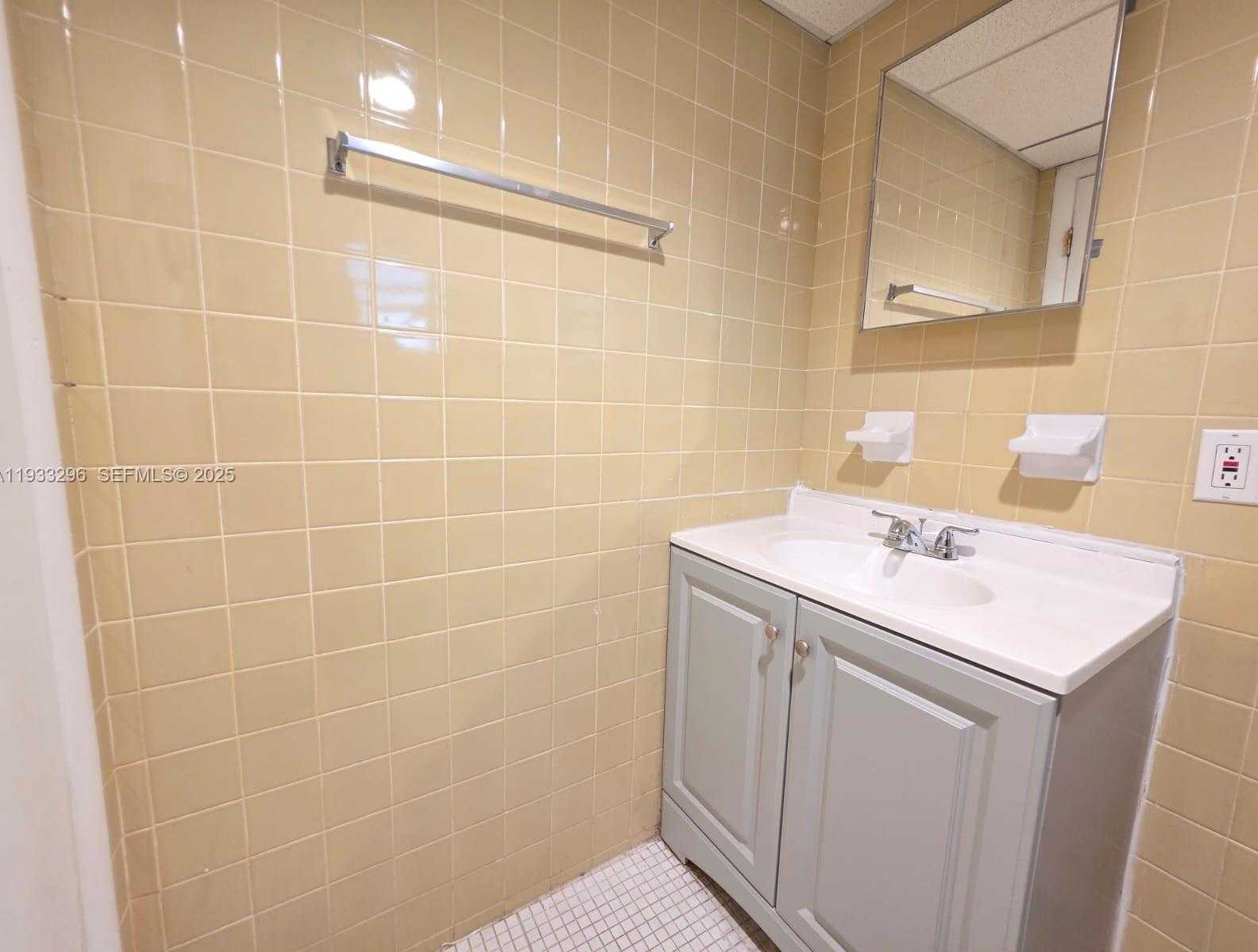 Small Image of 1330 WEST 54TH ST #108C, Hialeah Number 15
