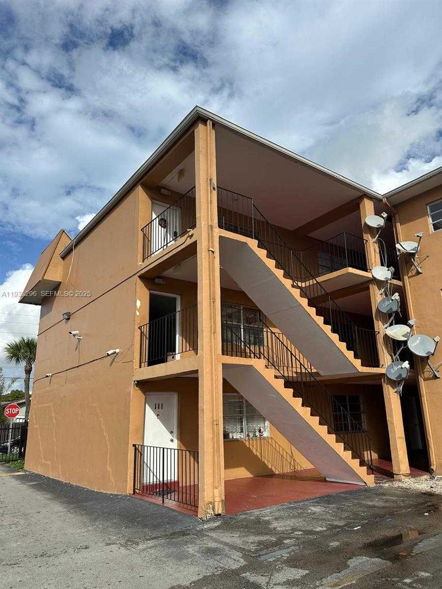 Small Image of 1330 WEST 54TH ST #108C, Hialeah Number 3