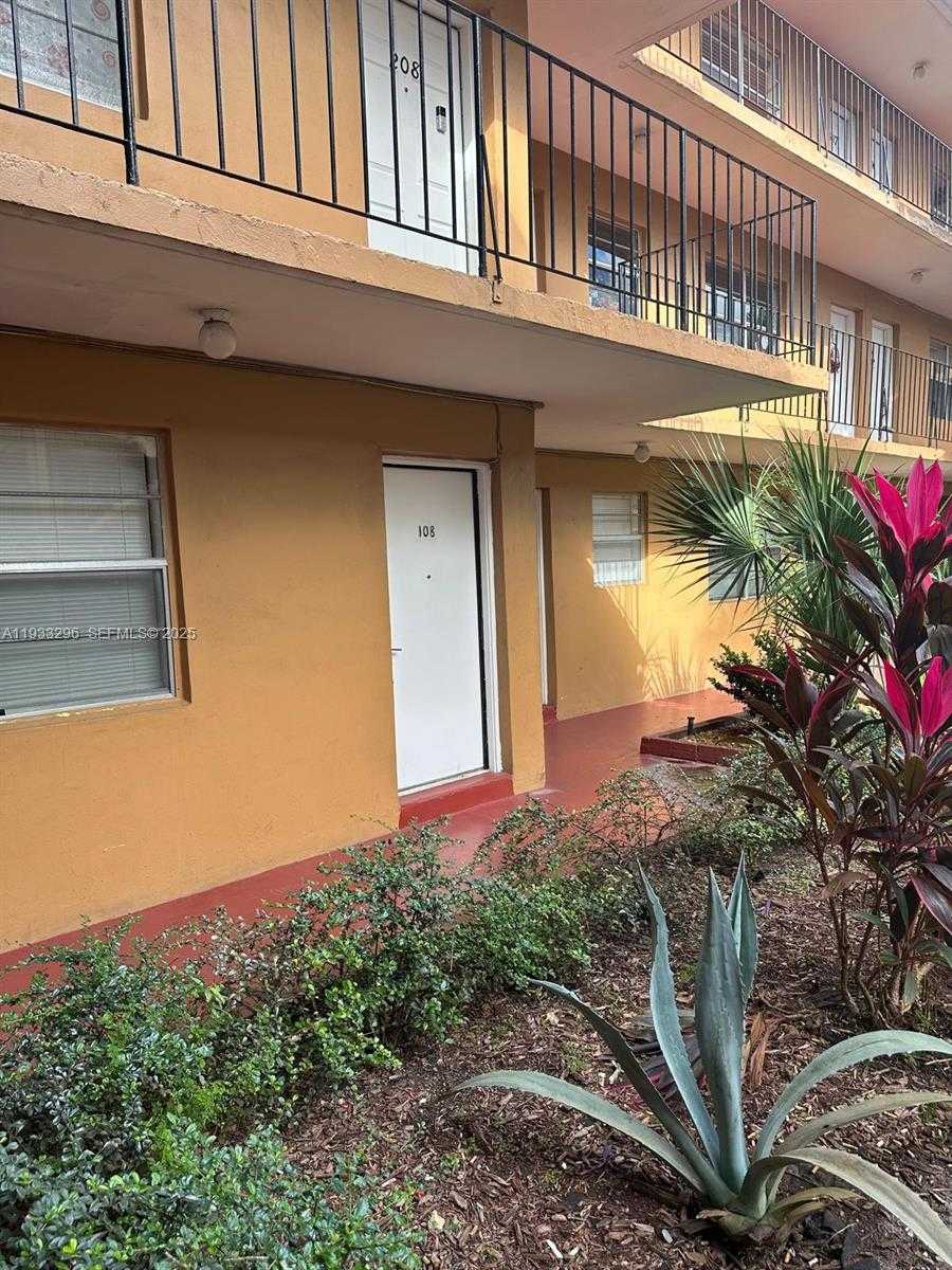 Small Image of 1330 WEST 54TH ST #108C, Hialeah Number 5