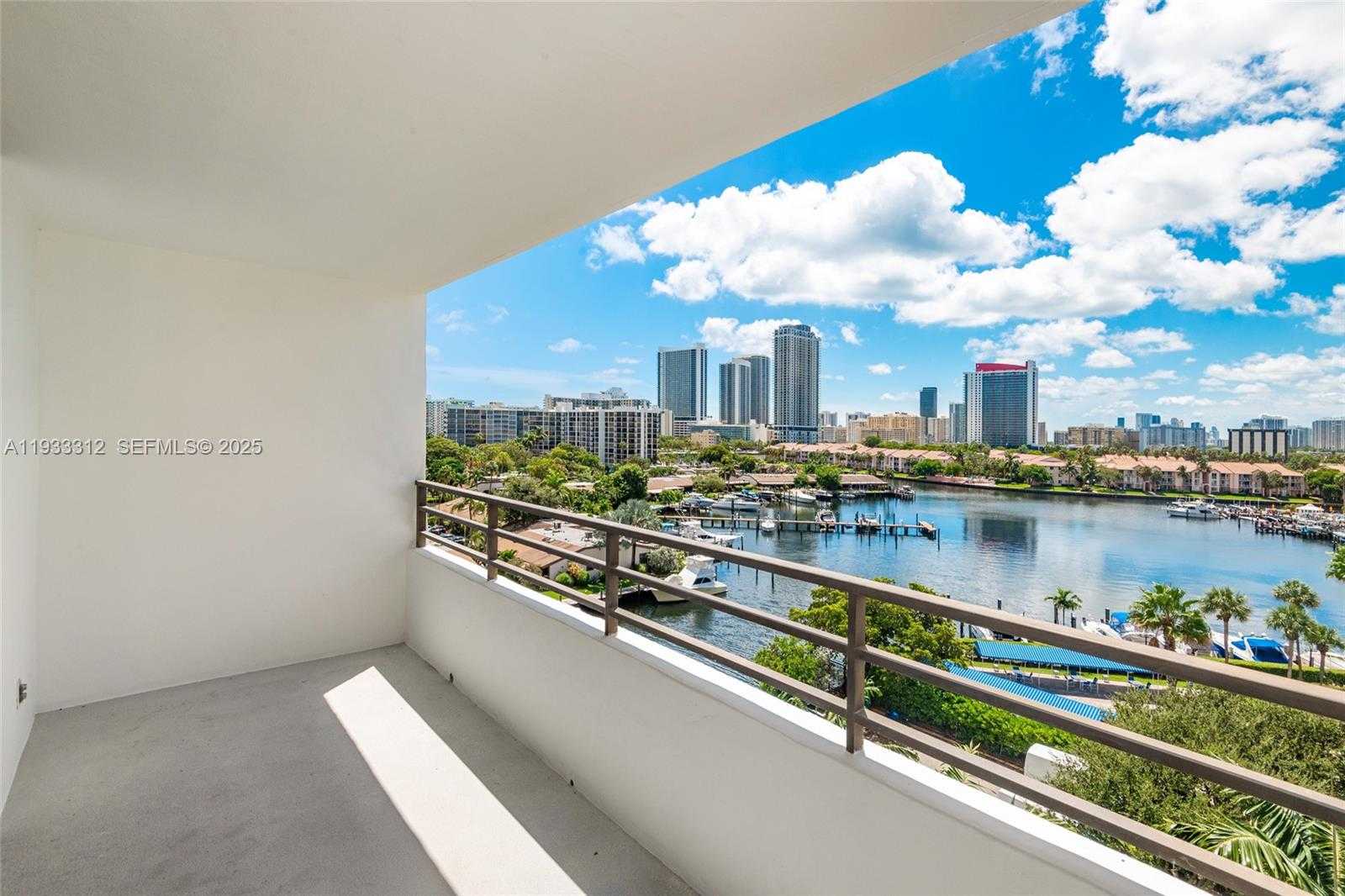 Small Image of 2500 PARKVIEW DR #821, Hallandale Beach Number 2