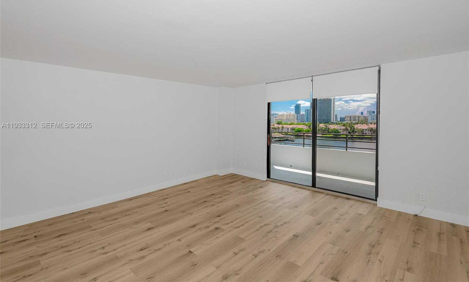 Small Image of 2500 PARKVIEW DR #821, Hallandale Beach Number 21