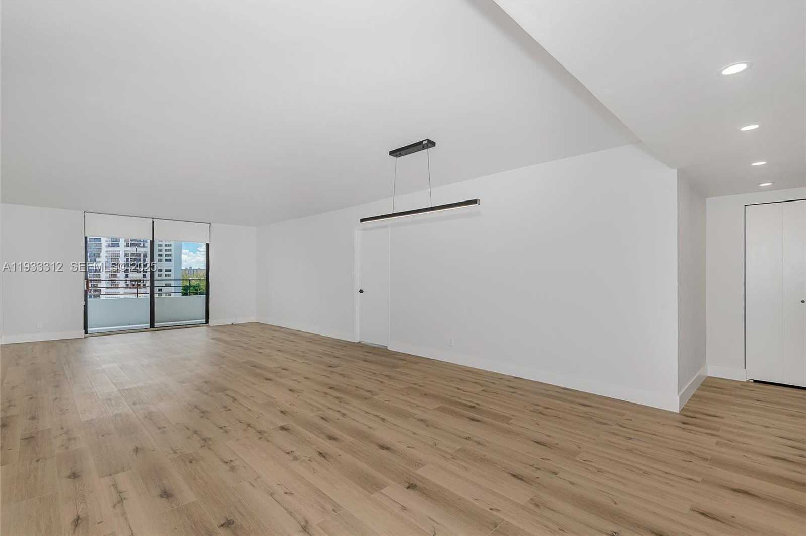 Small Image of 2500 PARKVIEW DR #821, Hallandale Beach Number 33