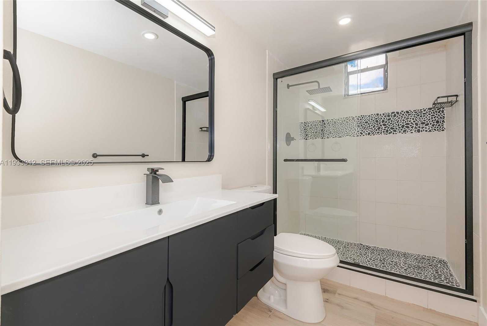 Small Image of 2500 PARKVIEW DR #821, Hallandale Beach Number 7