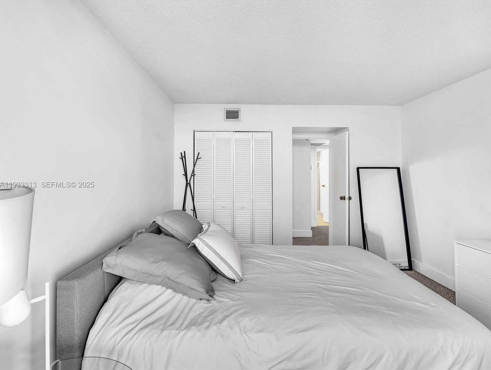 Small Image of 100 BAYVIEW DR #1025, Sunny Isles Beach Number 10