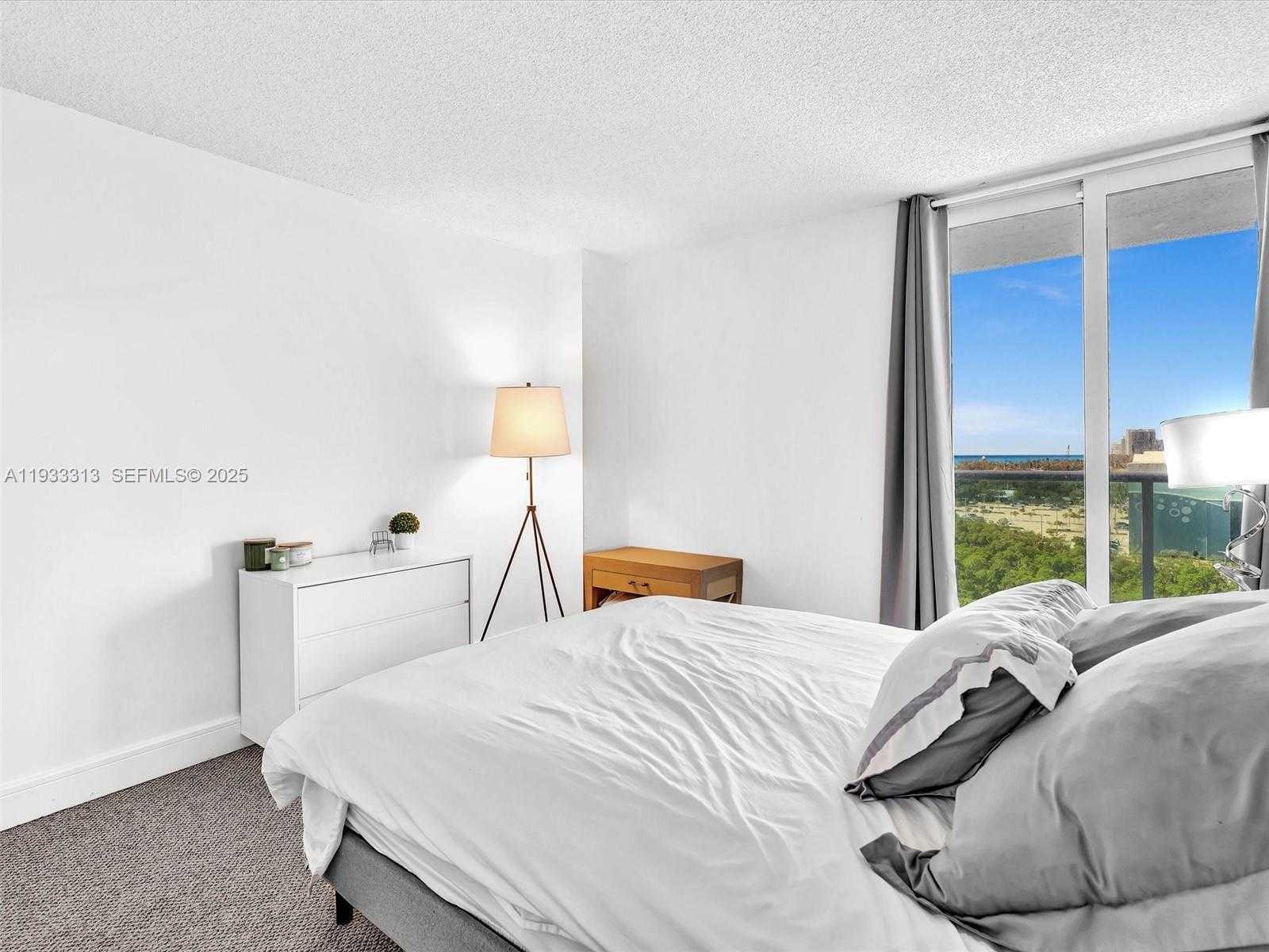 Small Image of 100 BAYVIEW DR #1025, Sunny Isles Beach Number 12