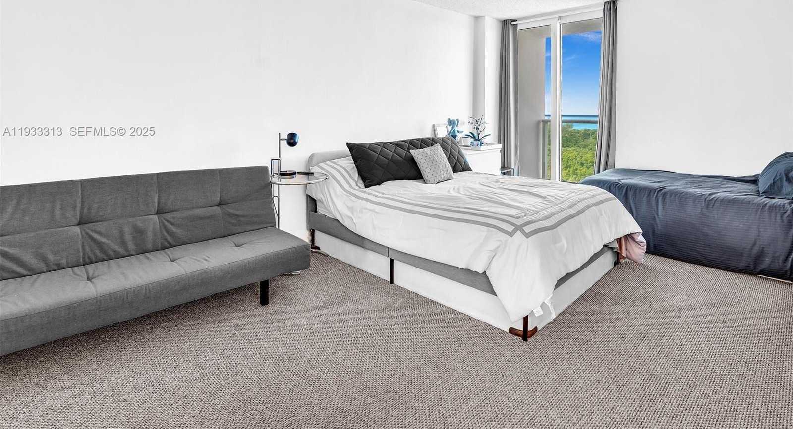 Small Image of 100 BAYVIEW DR #1025, Sunny Isles Beach Number 14