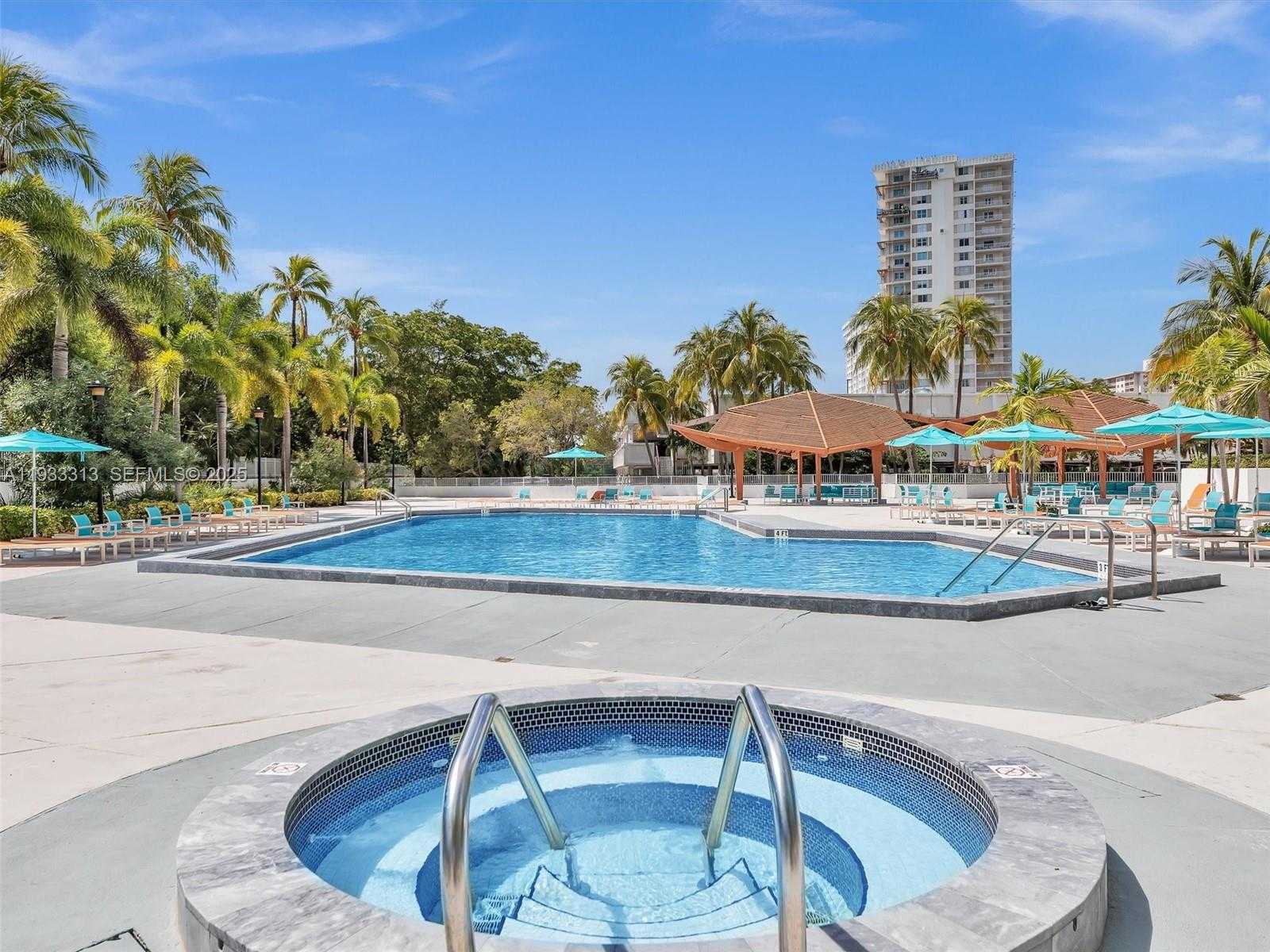 Small Image of 100 BAYVIEW DR #1025, Sunny Isles Beach Number 20