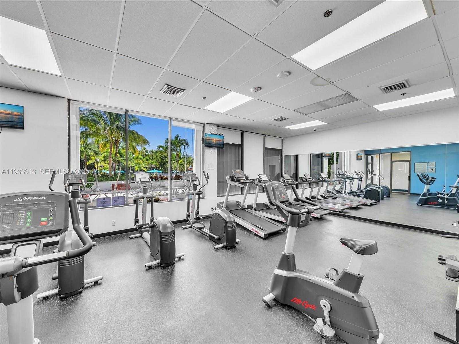 Small Image of 100 BAYVIEW DR #1025, Sunny Isles Beach Number 23
