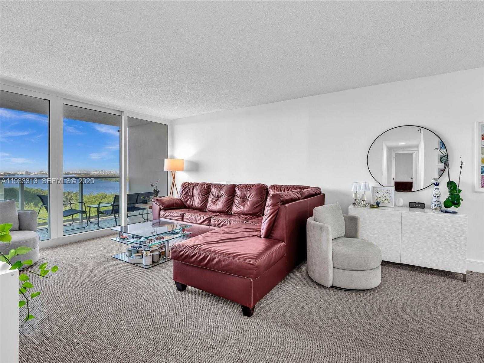 Small Image of 100 BAYVIEW DR #1025, Sunny Isles Beach Number 4
