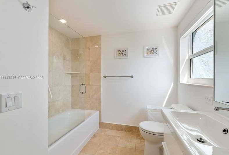 Small Image of 2475 BRICKELL AVE #1606, Miami Number 12