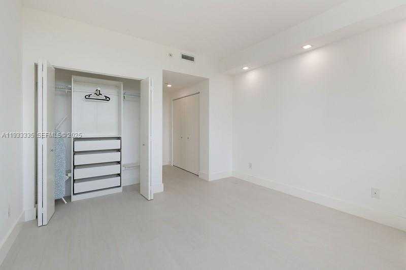 Small Image of 2475 BRICKELL AVE #1606, Miami Number 15