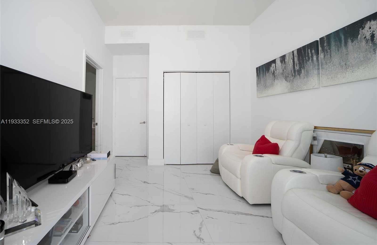 Small Image of 1300 SOUTH MIAMI AVE #PH4906, Miami Number 12