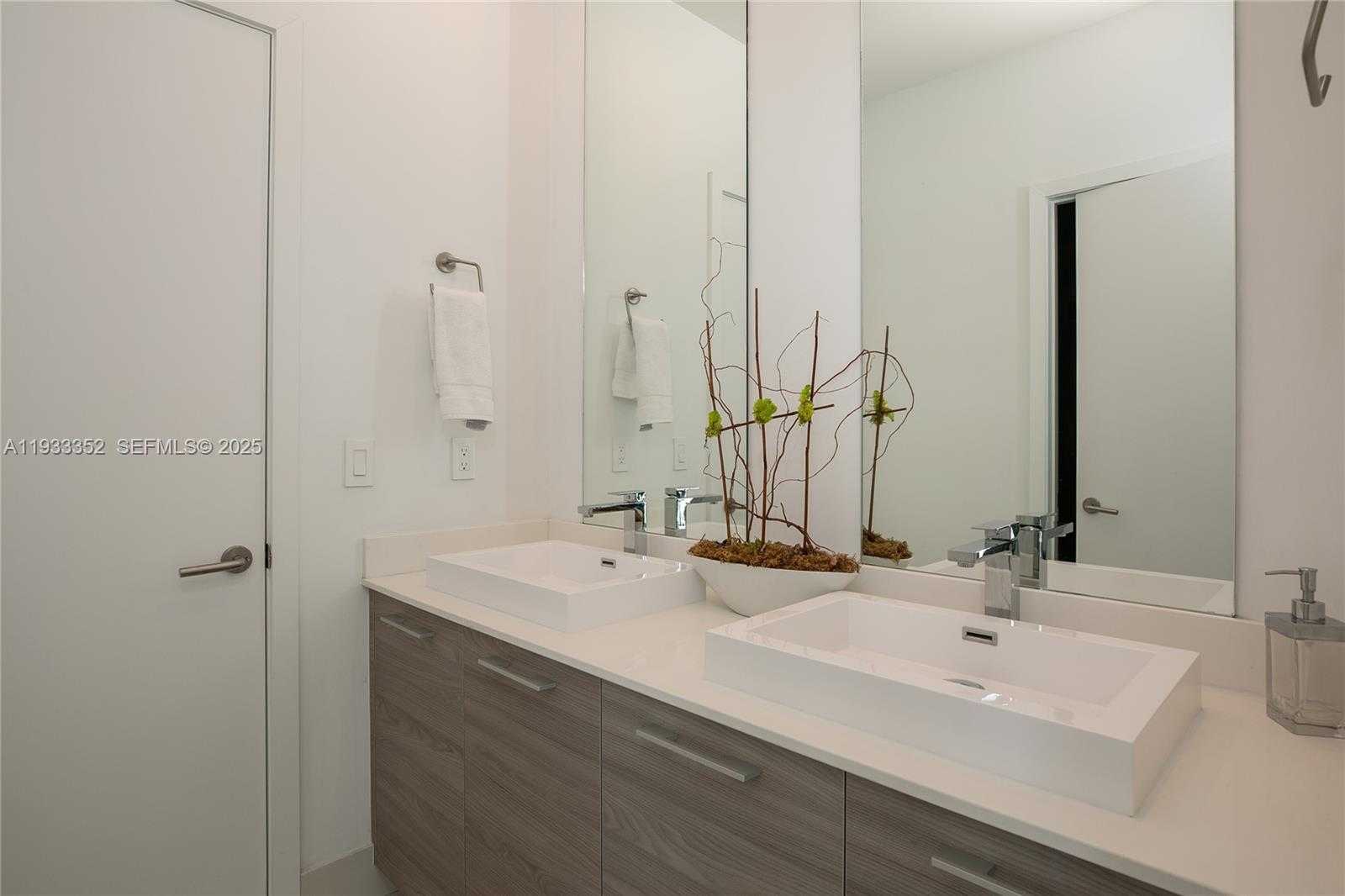 Small Image of 1300 SOUTH MIAMI AVE #PH4906, Miami Number 16