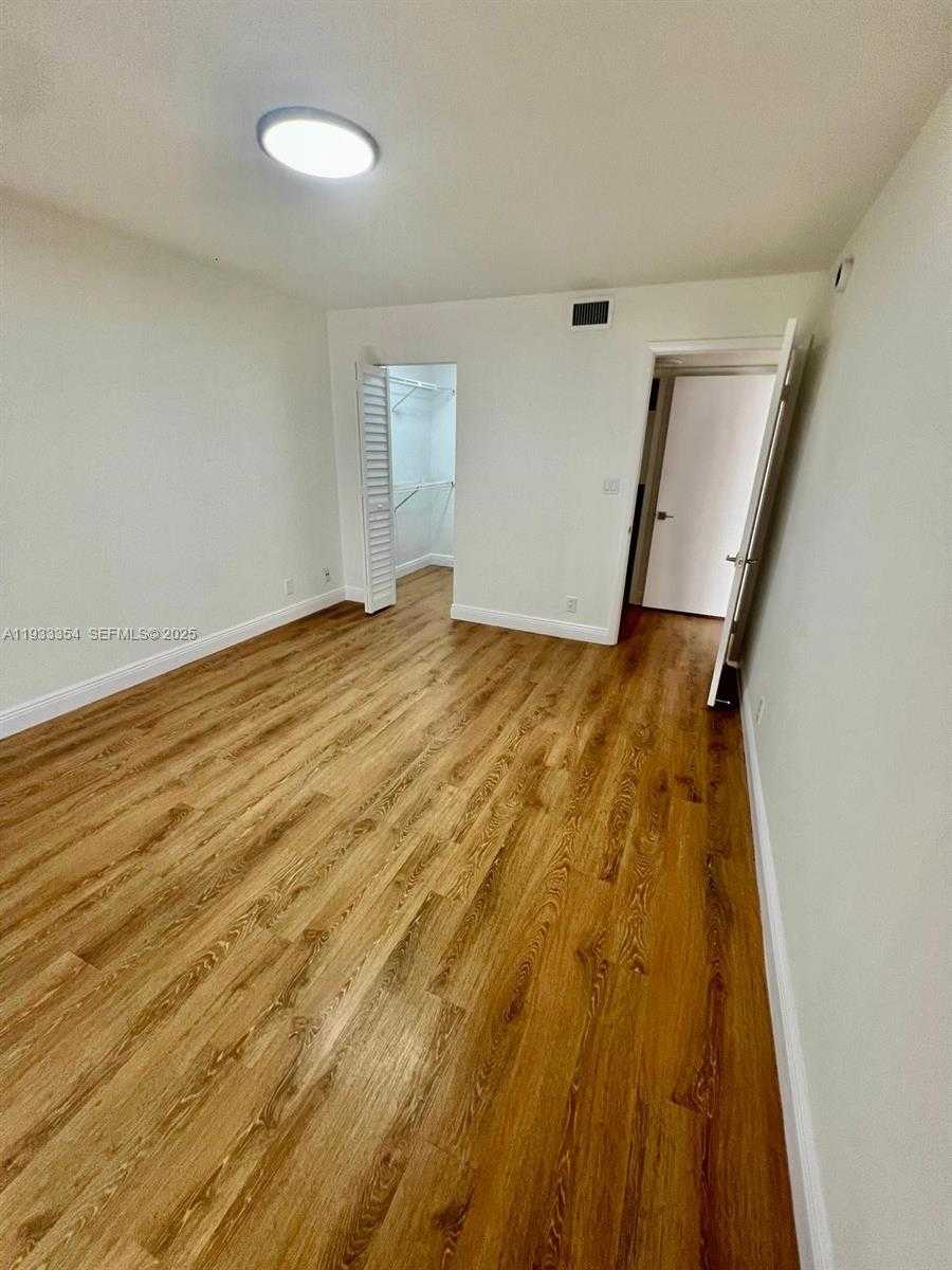 Small Image of 8180 GENEVA CT #531, Doral Number 10