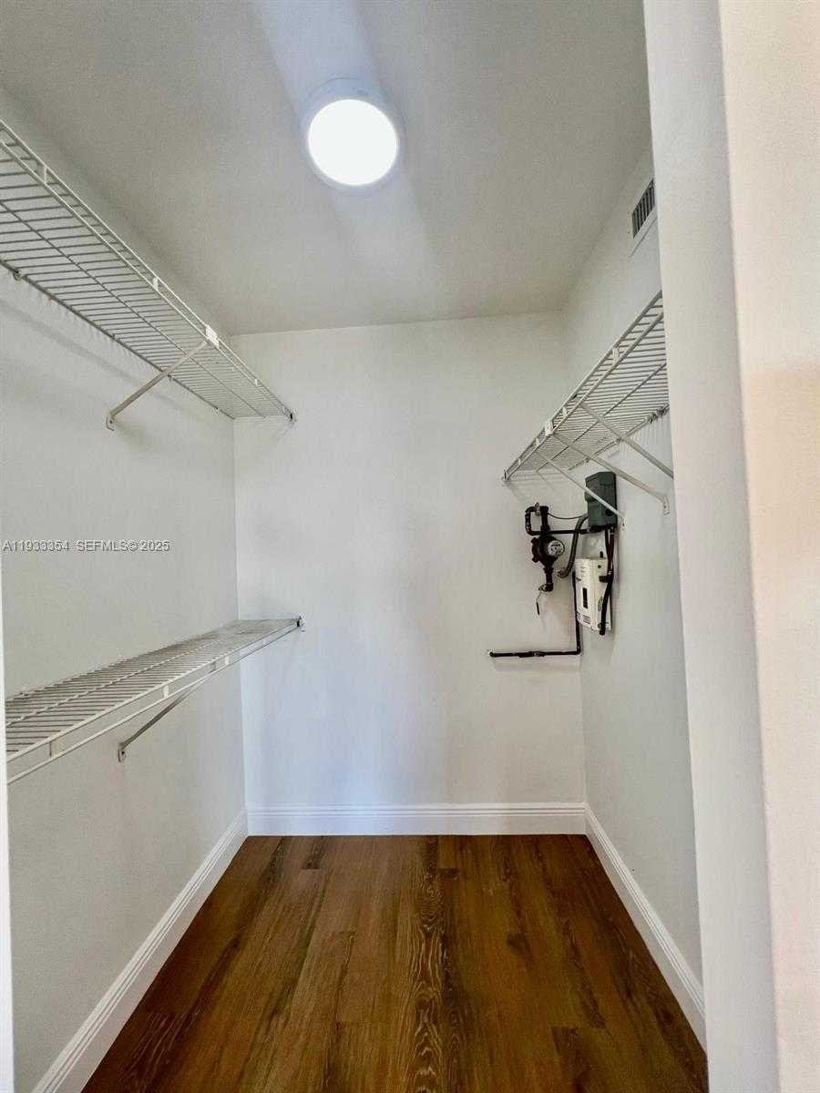 Small Image of 8180 GENEVA CT #531, Doral Number 12