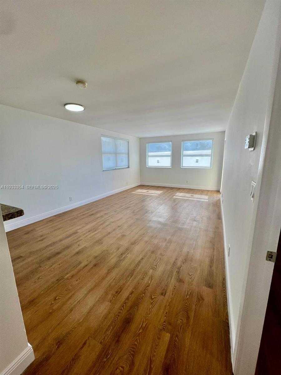 Small Image of 8180 GENEVA CT #531, Doral Number 2