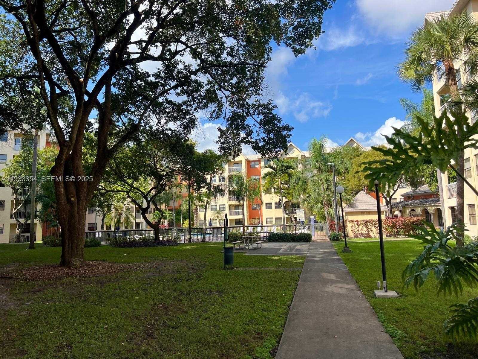 Small Image of 8180 GENEVA CT #531, Doral Number 23