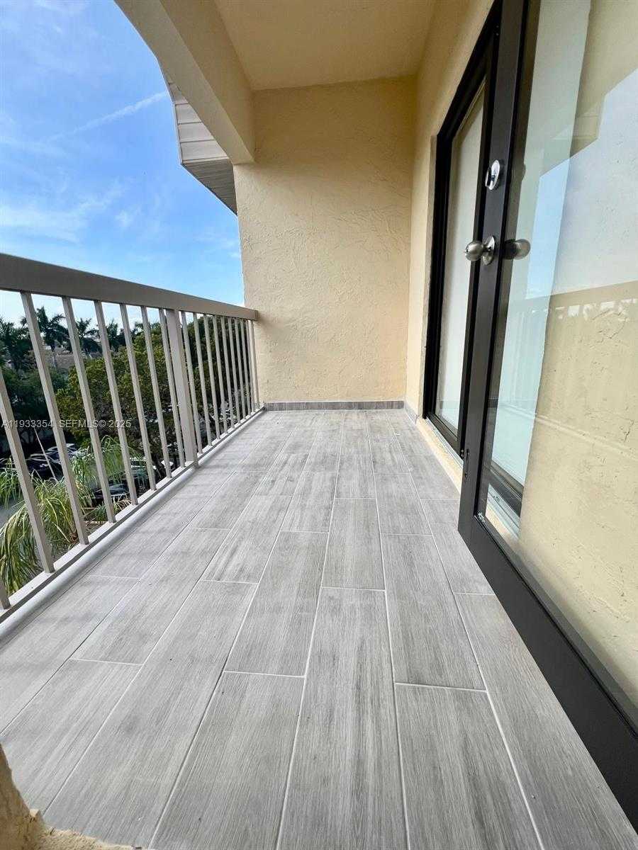 Small Image of 8180 GENEVA CT #531, Doral Number 5