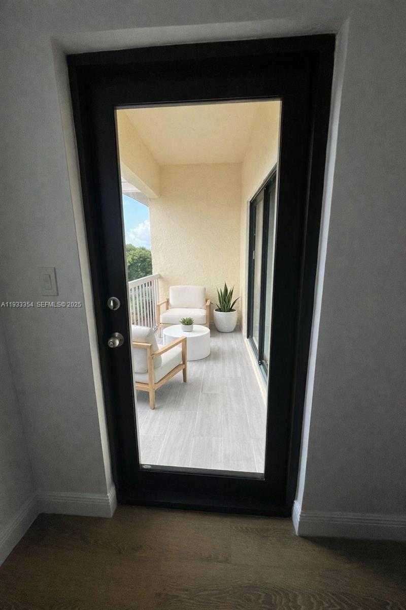 Small Image of 8180 GENEVA CT #531, Doral Number 7