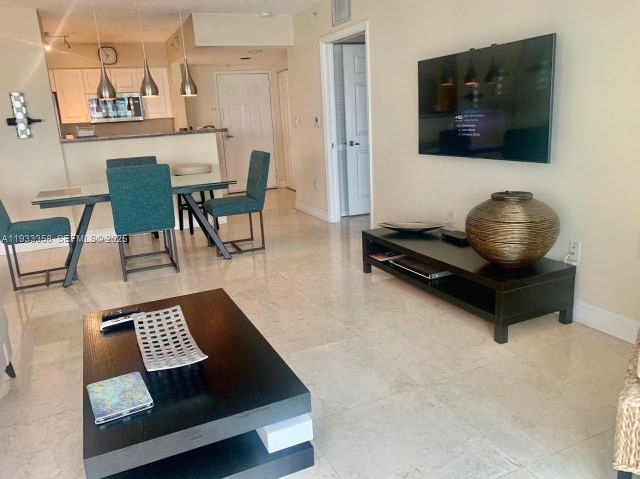 Small Image of 1155 BRICKELL BAY DR #705, Miami Number 6