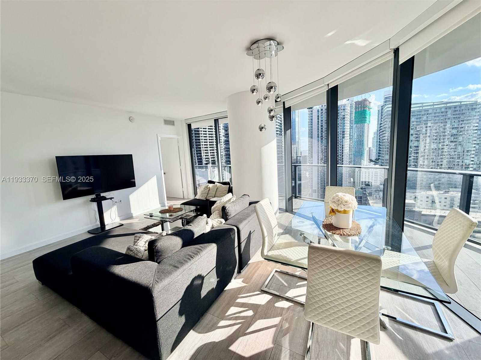 Imagen de Pequeño Objeto