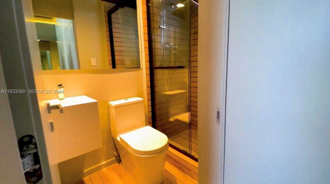 Small Image of 5255 COLLINS AVE #9E, Miami Beach Number 32